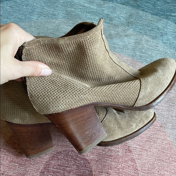 Aquatalia Perforated Tan Fall Brown Ankle Boots With Chunky Heel - Picture 14 of 15